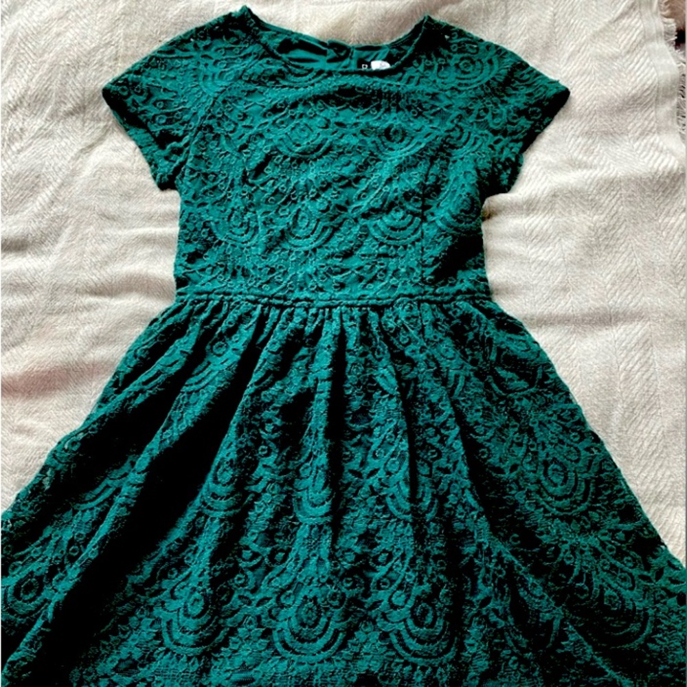Vintage green lace mini dress - short sleeve, scoop neck